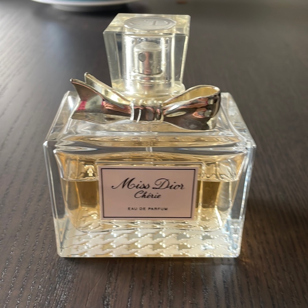 Miss Dior cherie perfume